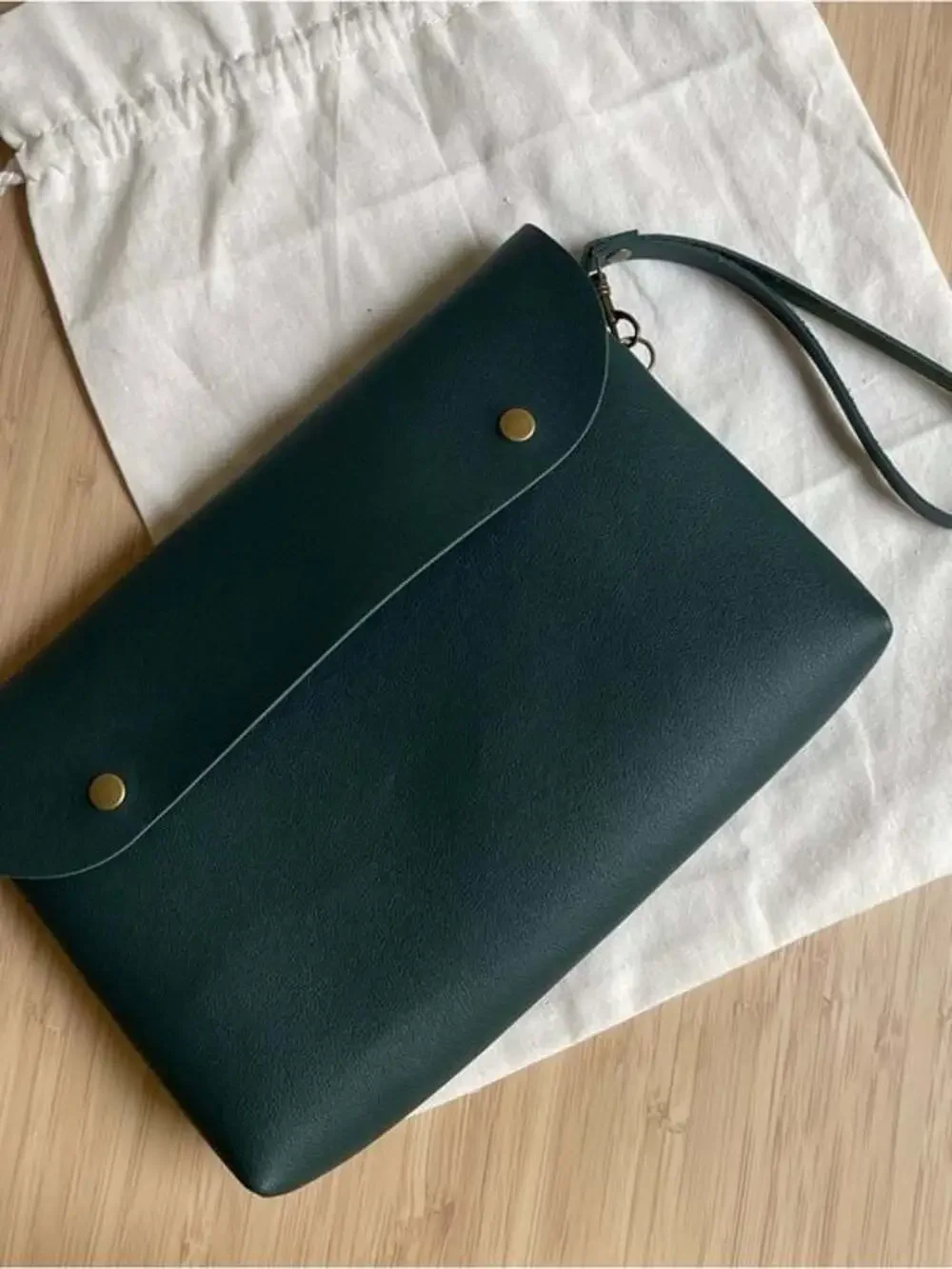 Sleek Convertible Wristlet Clutch in green